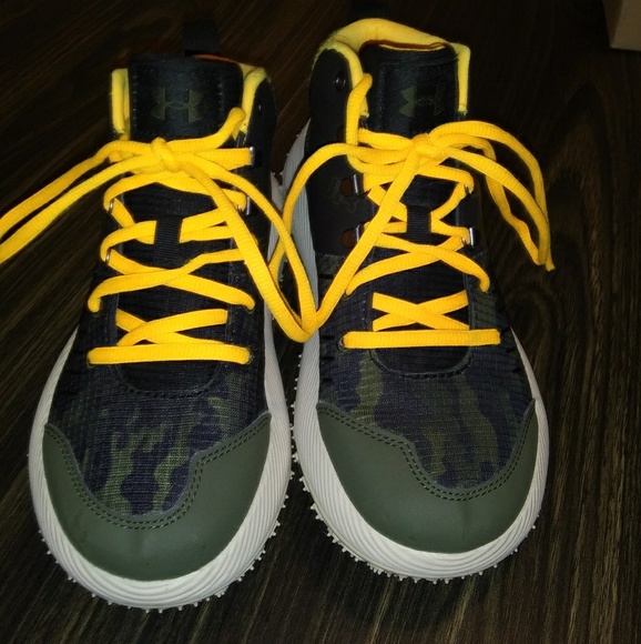 Sneakers - Picture 1 of 4